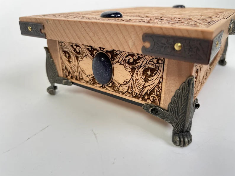 Tarot cards wood Box The Lovers, engraved with tarot card the lovers in solid wood, tarot keepsake box deck holder. - Forgotten Engravings tarot-cards-wood-box-the-lovers-engraved-with-tarot-