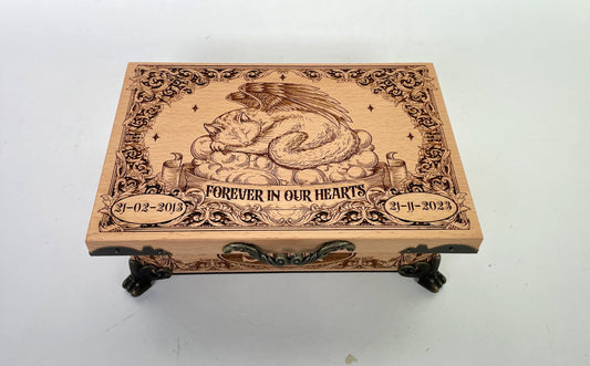 Personalized pet memorial box engraved on solid beech wood. Handmade in the Netherlands and ships to the USA. Custom keepsake urn for cat, dog, or beloved pet memories and mementos.
