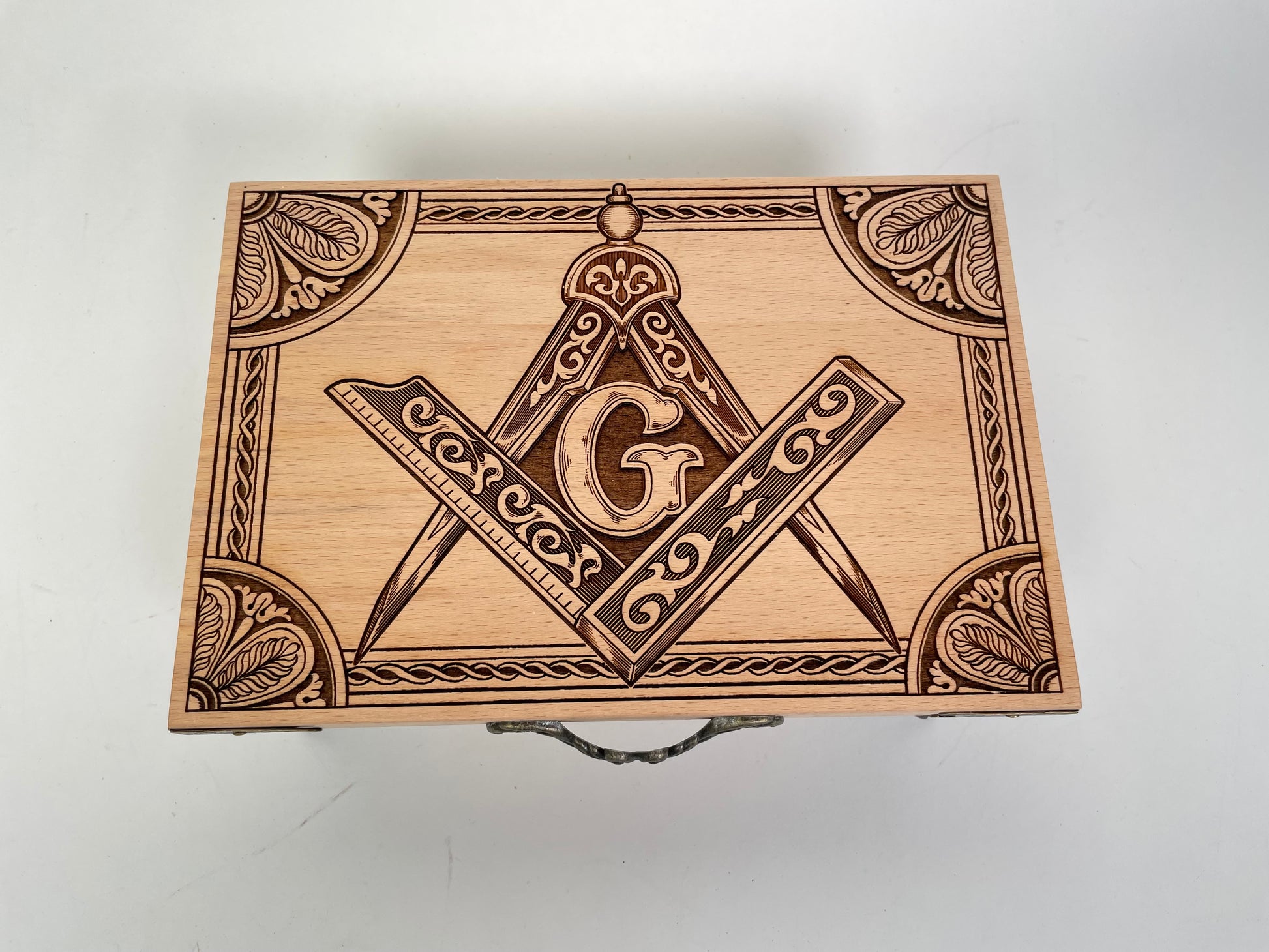 Freemason Tarot Deck Box – Solid Wood Keepsake & Jewelry Chest with Masonic Compass & Square Engraving - Forgotten Engravings