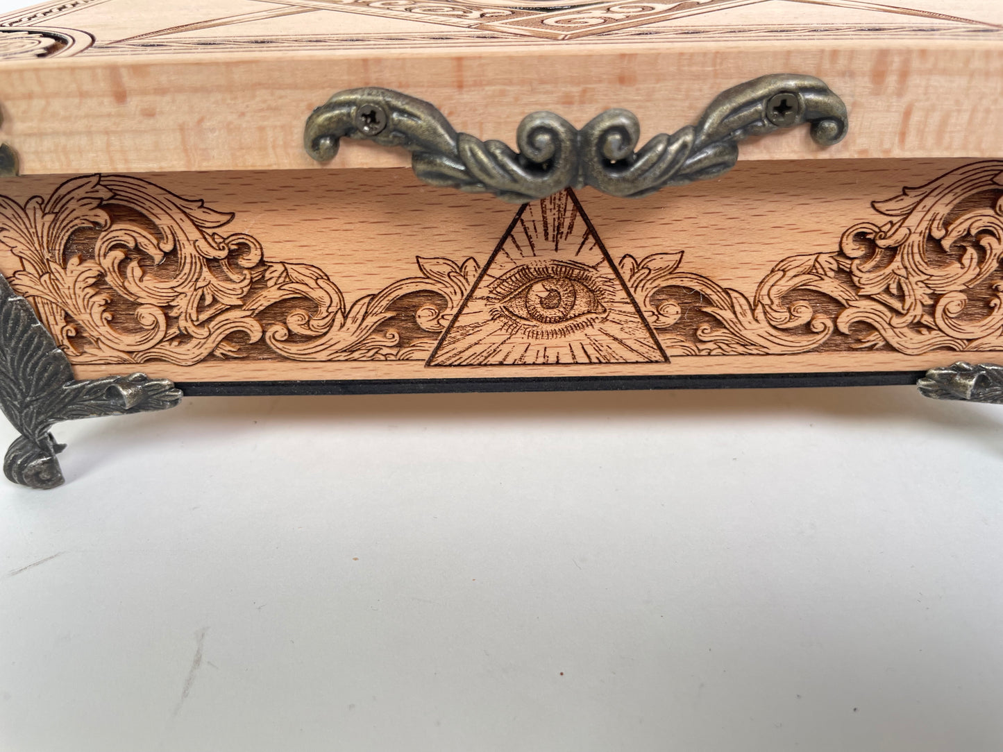 Freemason Tarot Deck Box – Solid Wood Keepsake & Jewelry Chest with Masonic Compass & Square Engraving - Forgotten Engravings