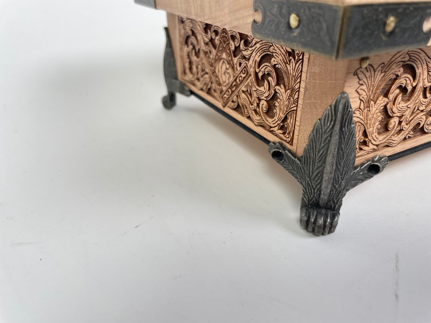 Freemason Tarot Deck Box – Solid Wood Keepsake & Jewelry Chest with Masonic Compass & Square Engraving - Forgotten Engravings