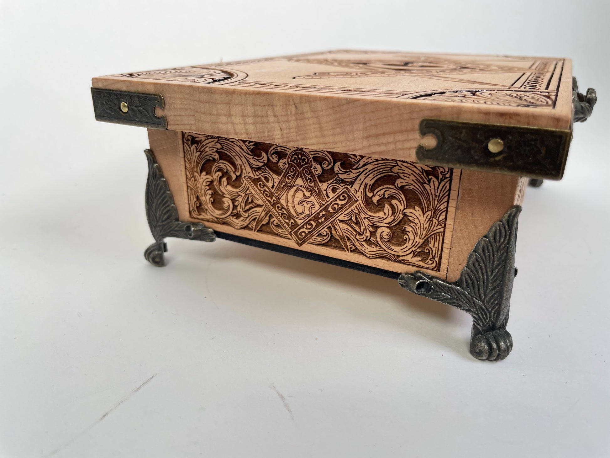 Freemason Tarot Deck Box – Solid Wood Keepsake & Jewelry Chest with Masonic Compass & Square Engraving - Forgotten Engravings