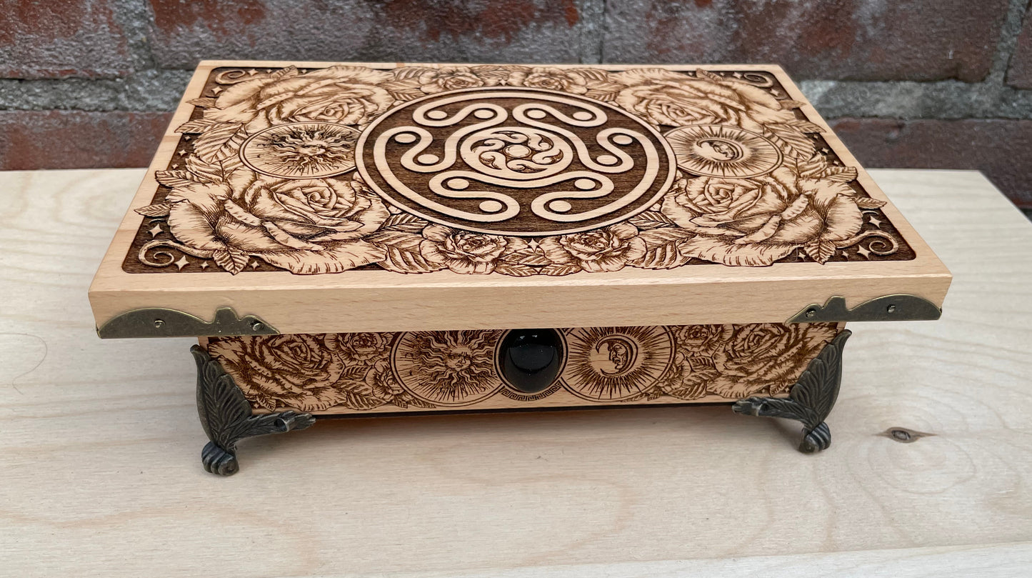 Hecate Altar Box – Engraved Wooden Ritual Tarot & Crystal Storage Chest-Hekate
