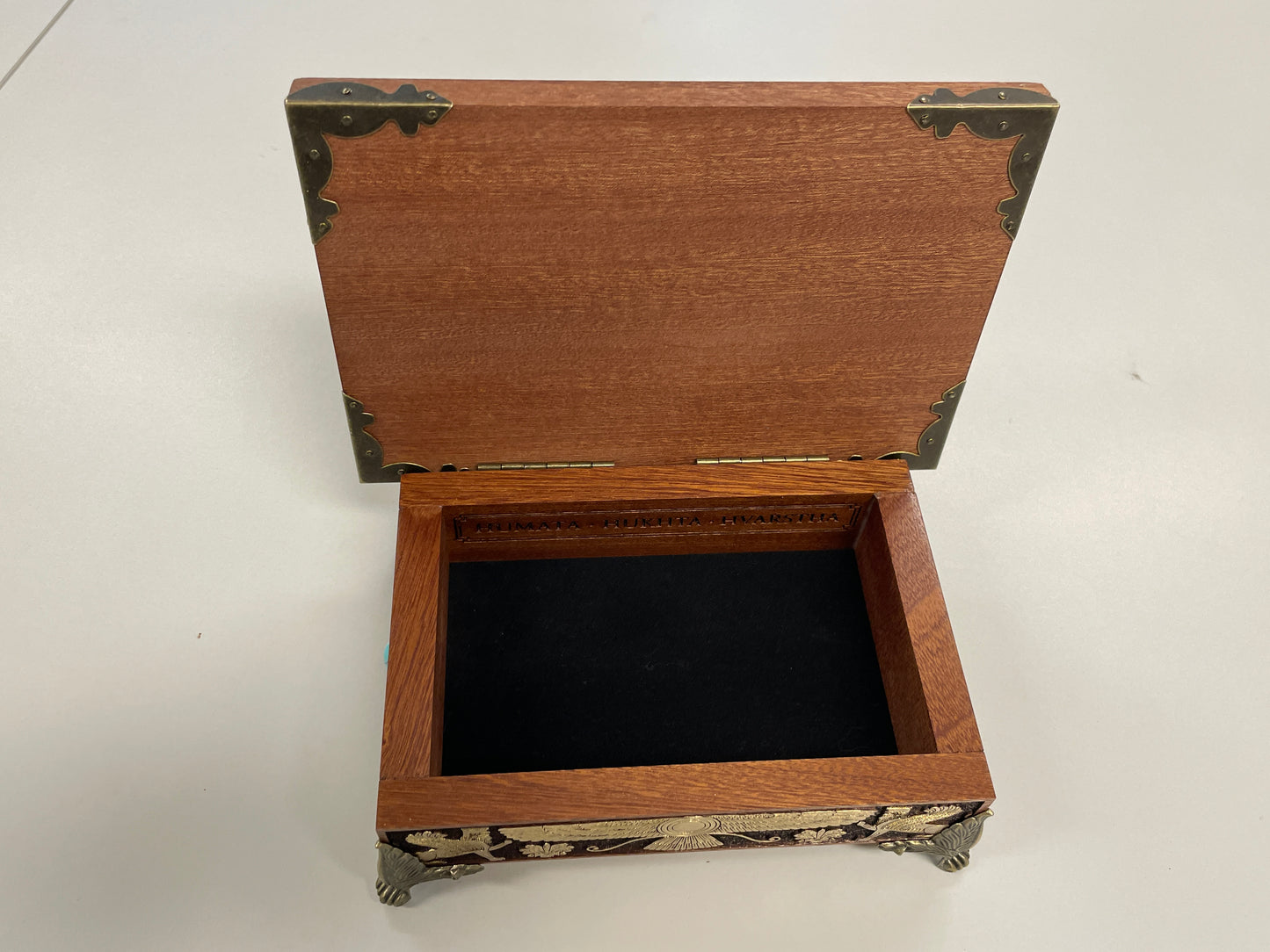 Ahura Mazda Zoroastrian Altar Box – Mahogany Ritual Storage Chest with Sacred Fire & Faravahar Engraving - Forgotten Engravings