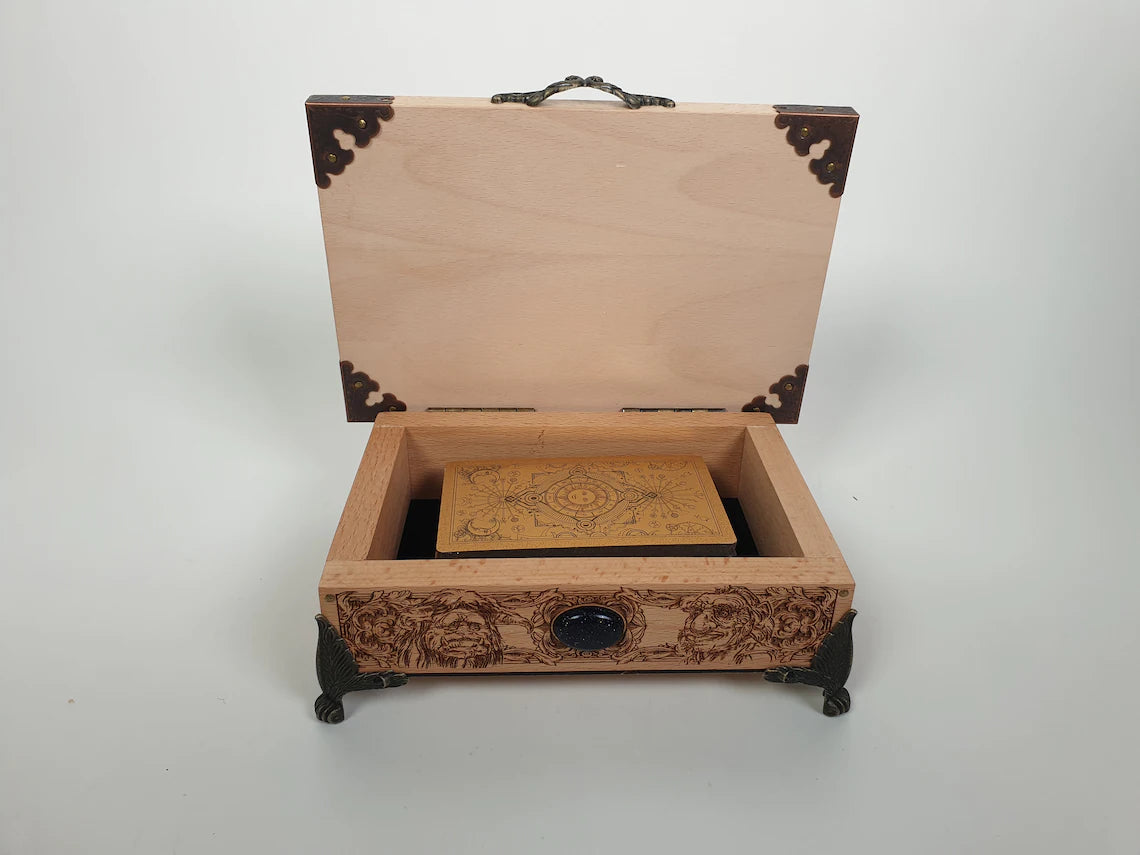 Labyrint box, labyrinth gift, David Bowie Labyrinth box made of solid wood, Ludo en labyrinth worm. - Forgotten Engravings labyrinth-box-david-bowie-labyrinth-box-made-from-solid-wood-ludo-an